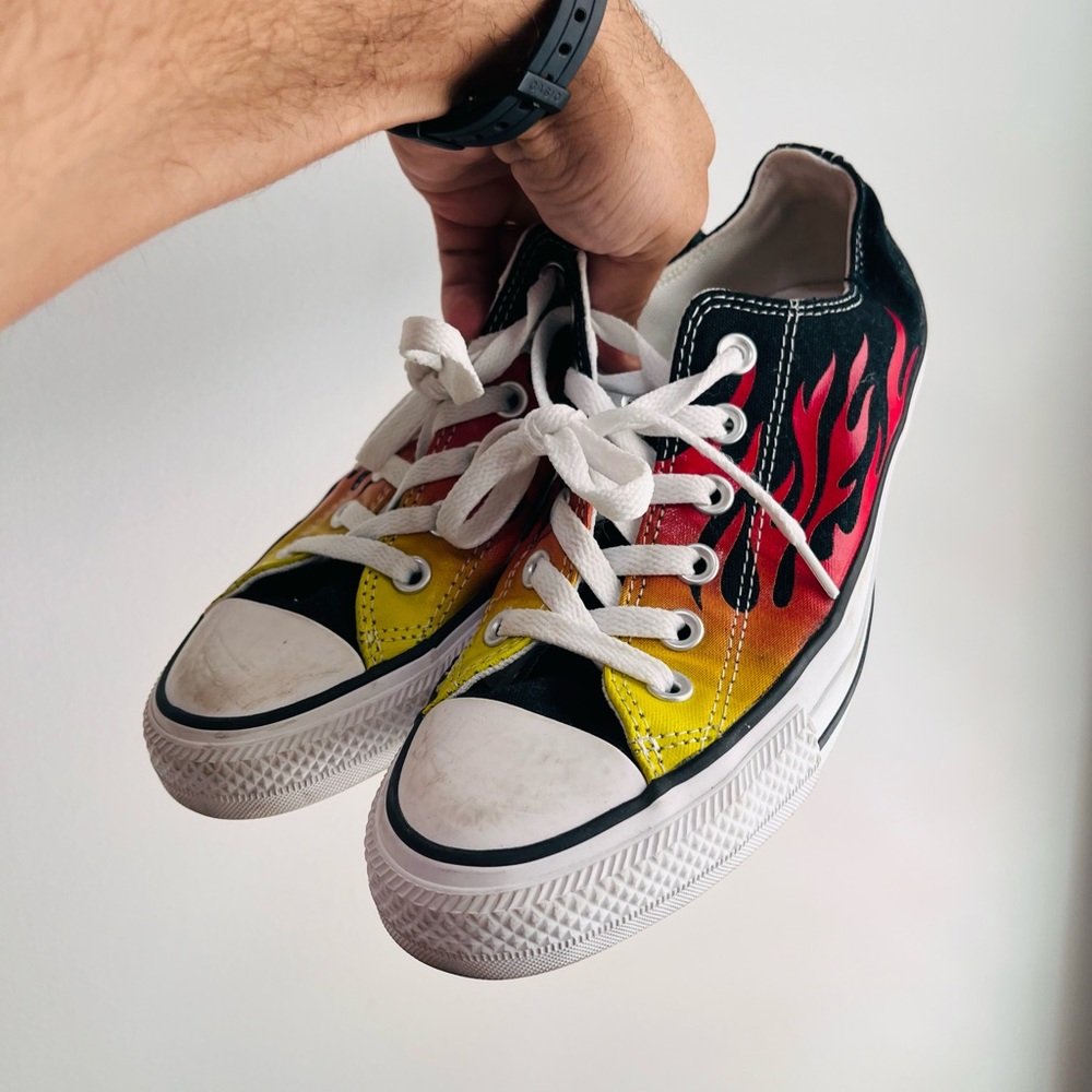 Women’s Converse Sneakers!